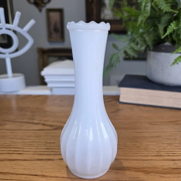 Vintage White Milk Glass Bud Vase - Ribbed Paneled Design - 6" MCM Home Decor - Picture 2 of 9